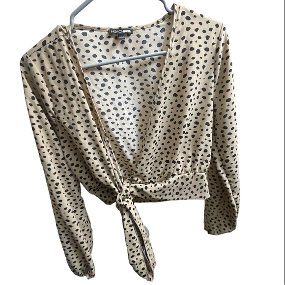 SOLD TO PLATOS CLOSET. Leopard top. - Picture 2 of 3